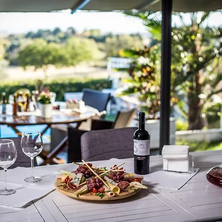 Hacienda Willa Seres